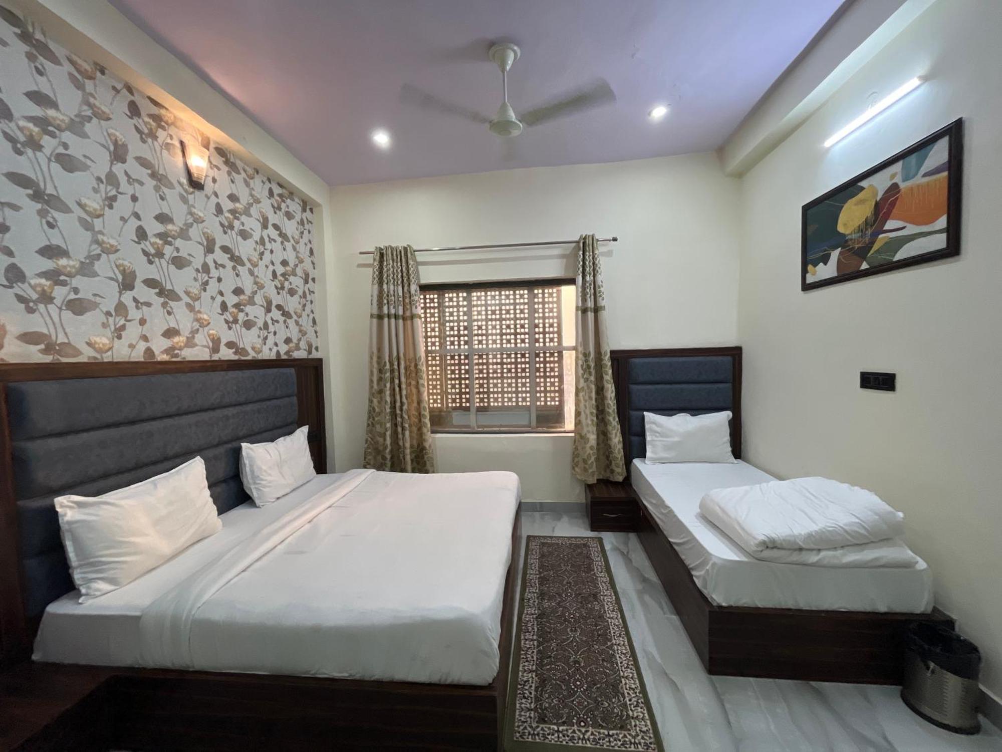 Hotel Snow White Budget Family Rooms - In House Parking - 5G Wifi- Gyser Facility Tājganj المظهر الخارجي الصورة