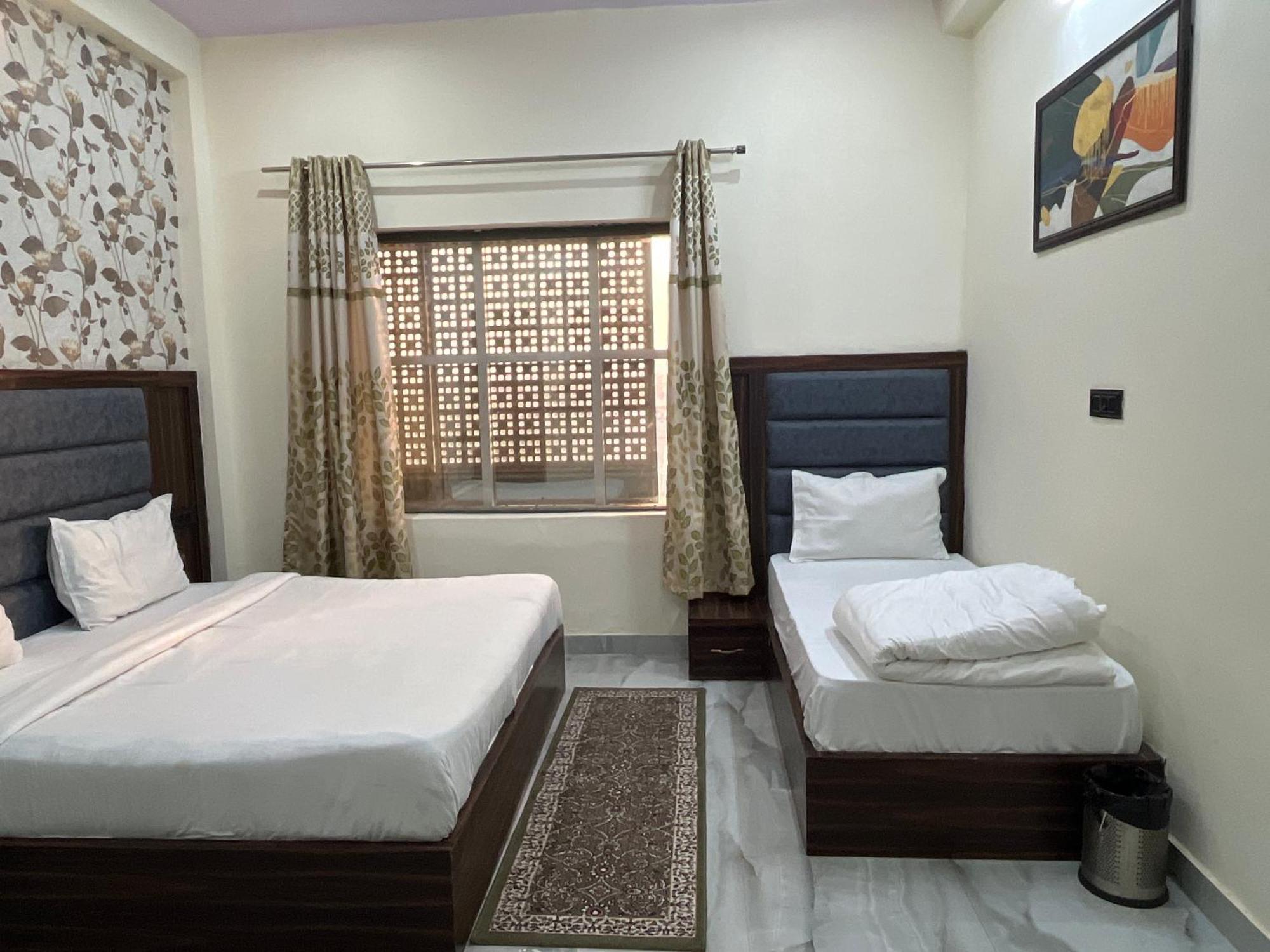 Hotel Snow White Budget Family Rooms - In House Parking - 5G Wifi- Gyser Facility Tājganj المظهر الخارجي الصورة